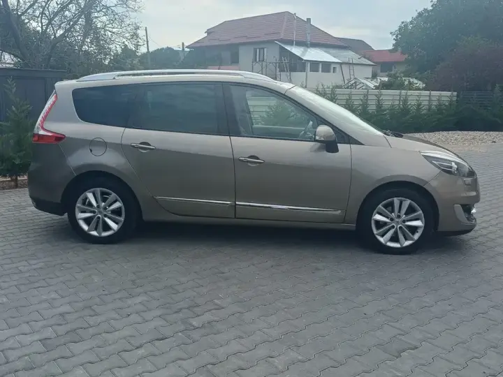 Renault Grand Scenic Energy dCi 130 Start & Stop Bose Edition