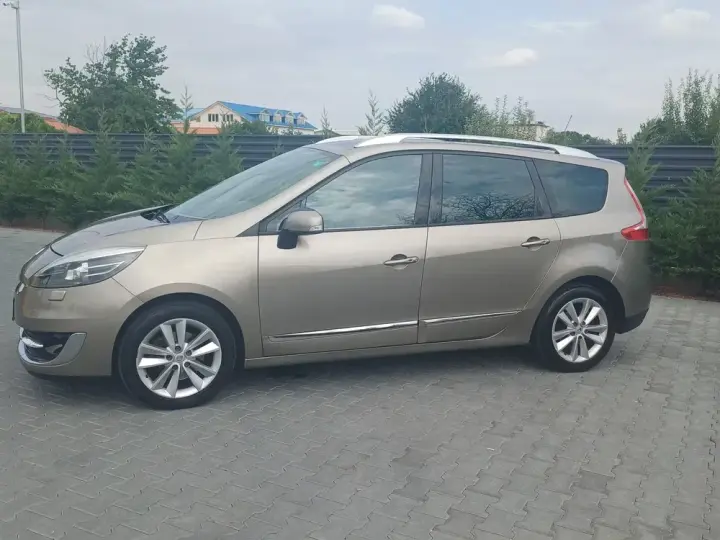 Renault Grand Scenic Energy dCi 130 Start & Stop Bose Edition