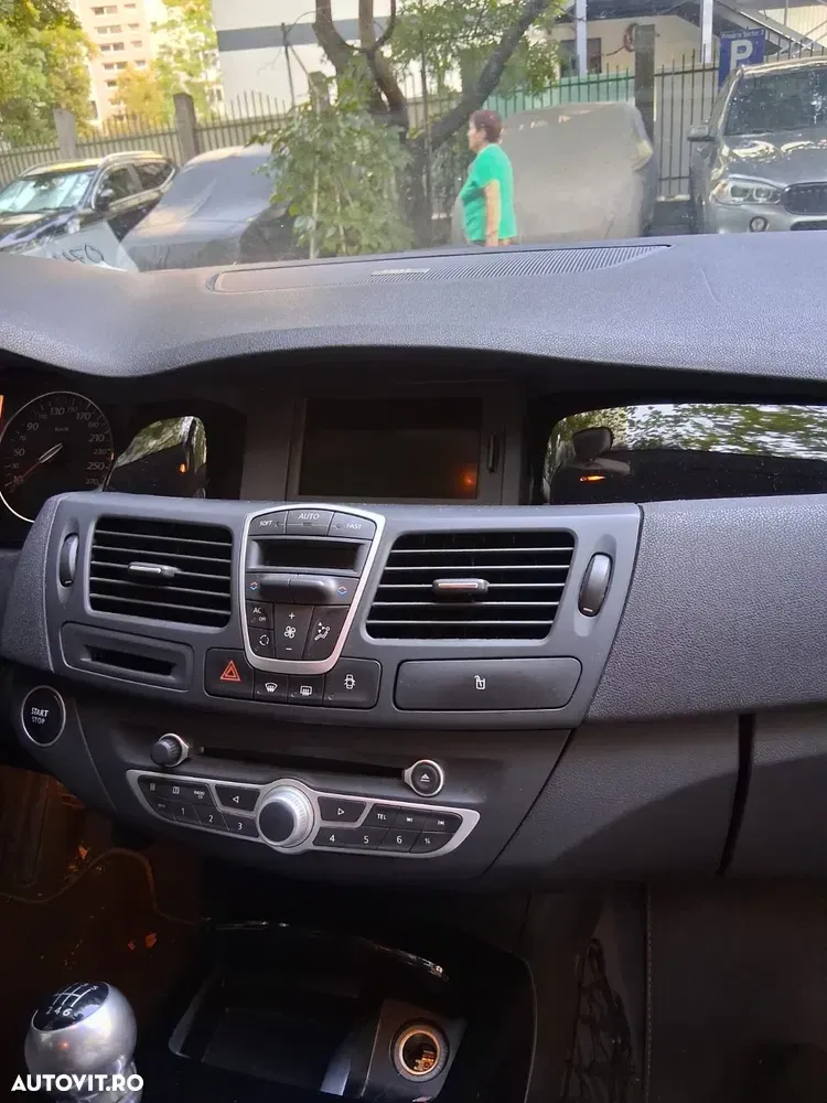 Renault Laguna III 2.0dCi Initiale — imagine 2