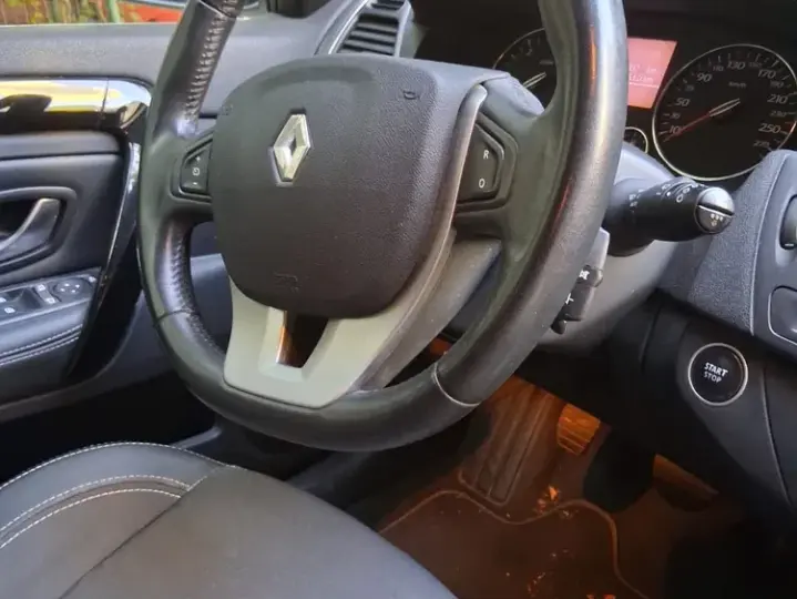 Renault Laguna III 2.0dCi Initiale