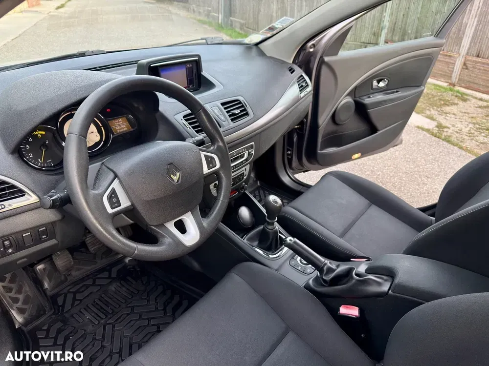 Renault Mégane III ENERGY dCi 110 Start & Stop Bose Edition — imagine 5