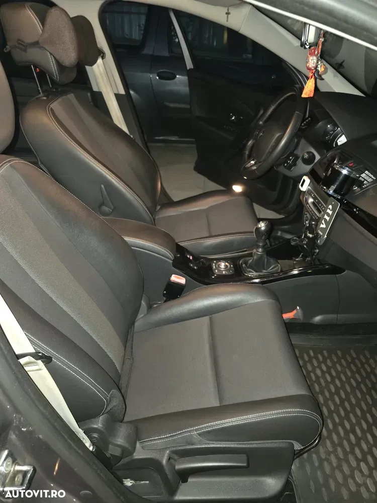 Renault Mégane III ENERGY dCi 110 Start & Stop Bose Edition — imagine 4