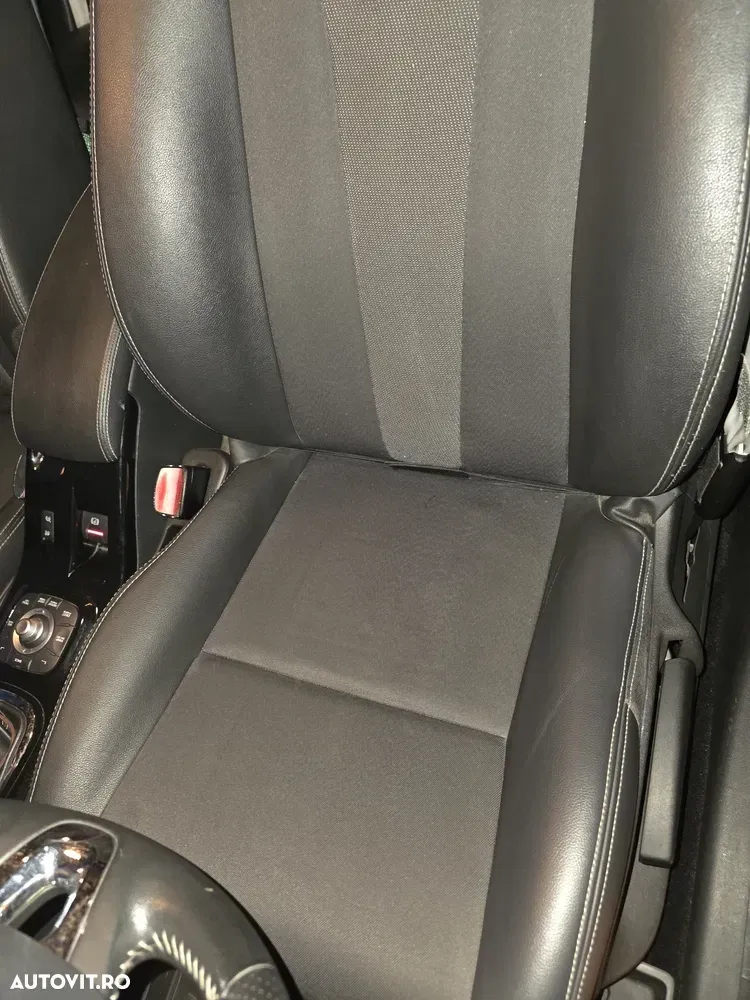 Renault Mégane III ENERGY dCi 110 Start & Stop Bose Edition — imagine 5
