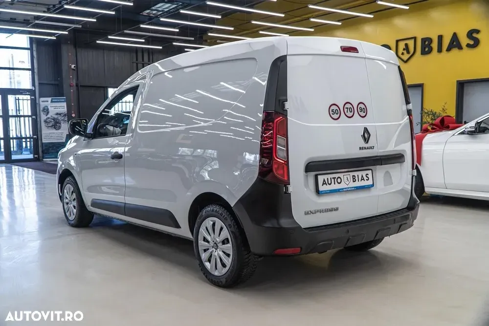 Renault Express — imagine 5
