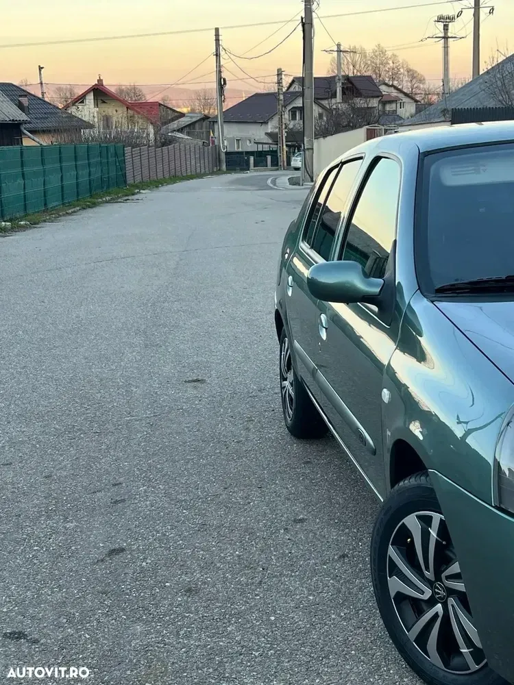 Renault Symbol — imagine 5