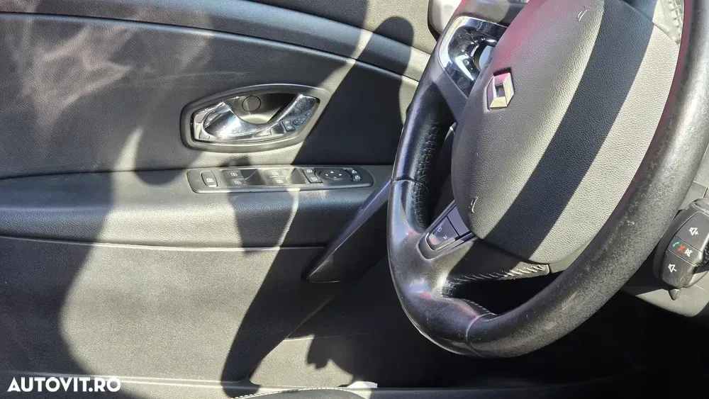 Renault Mégane III dCi 110 FAP EDC Paris Business — imagine 4