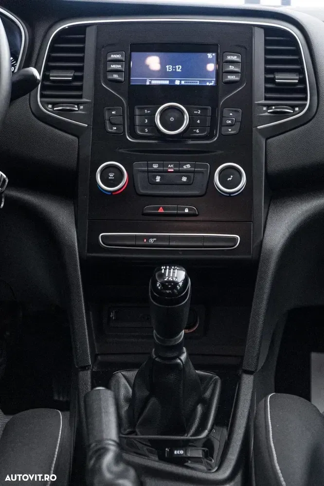 Renault Mégane TCe 140 GPF ZEN — imagine 4
