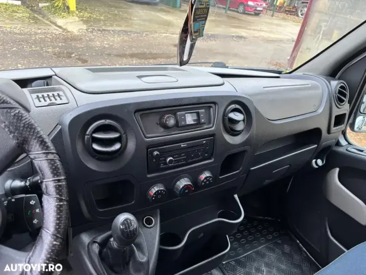 Renault Master 2.3 Combi 3,5t L2H2 8+1 locuri 4,7 m3 Confort
