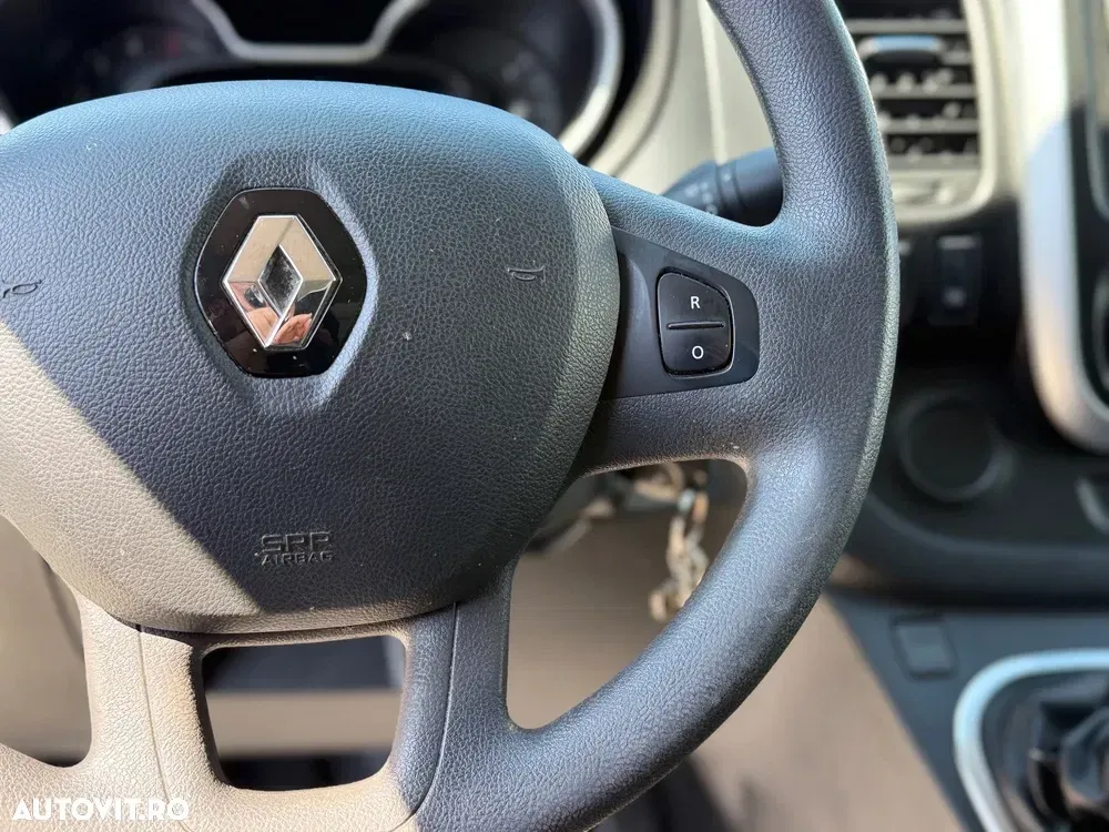 Renault Trafic Start & Stop Combi Expression — imagine 6