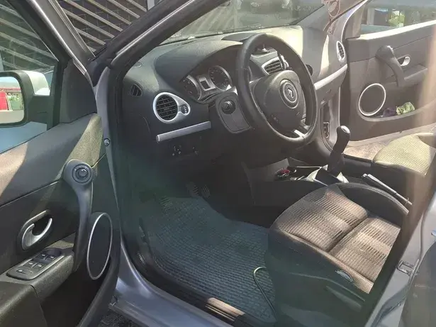 Renault Clio III 1.2 16V 75 Dynamique