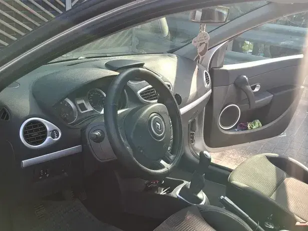 Renault Clio III 1.2 16V 75 Dynamique