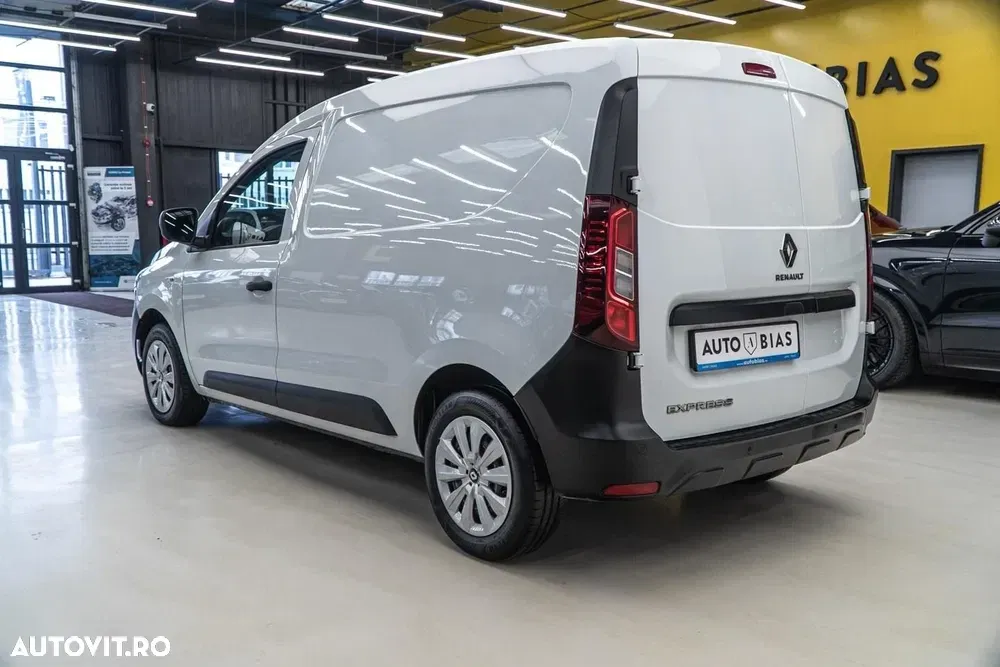 Renault Express — imagine 5