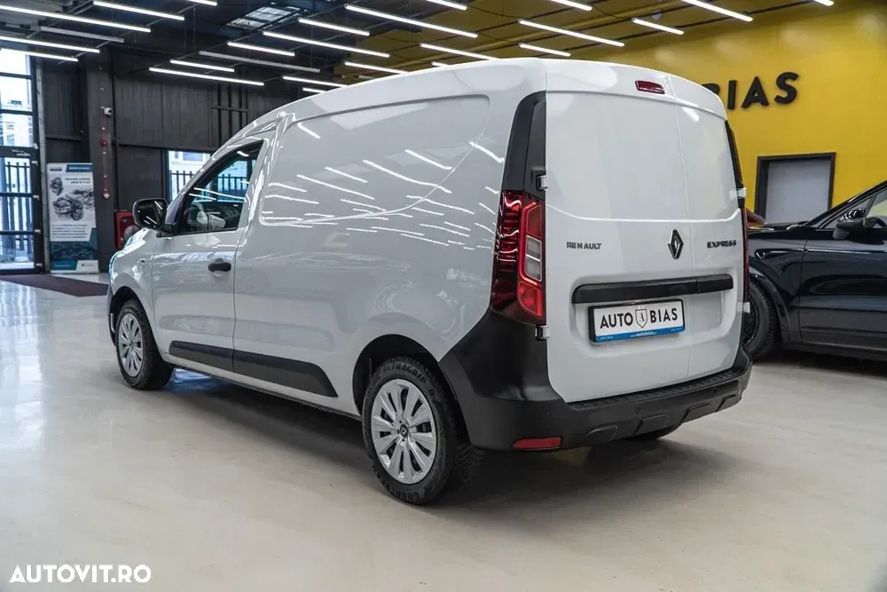Renault Express — imagine 5