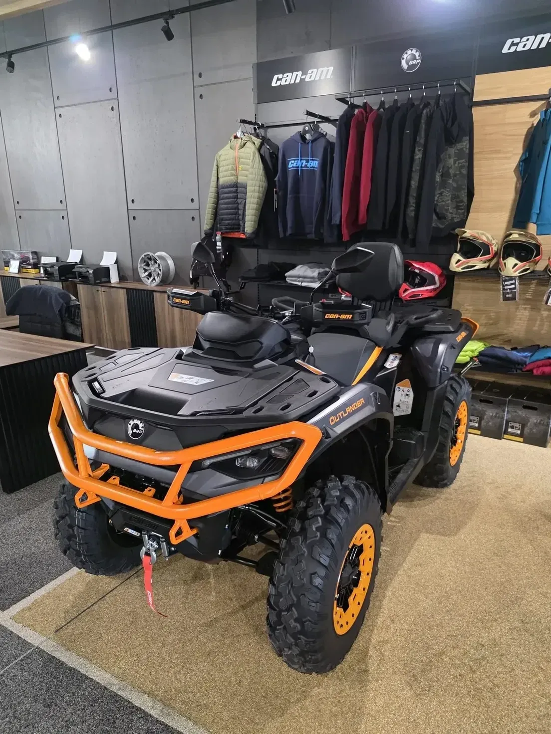 Can-Am Outlander Max — imagine 3