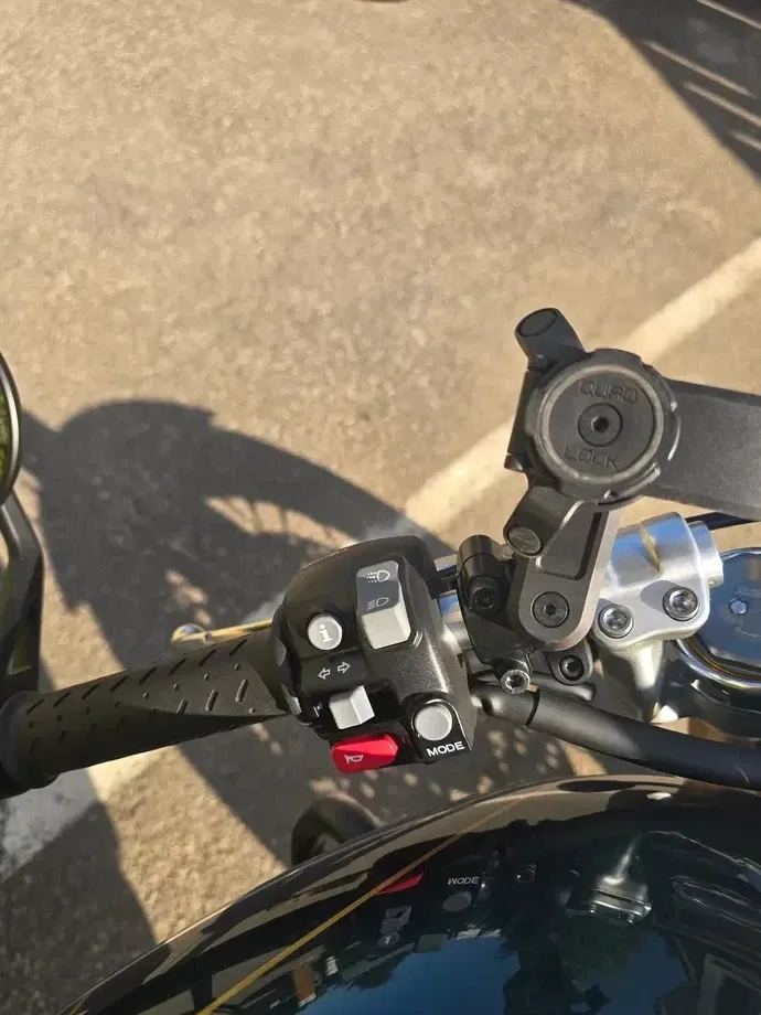 Triumph Thruxton — imagine 2