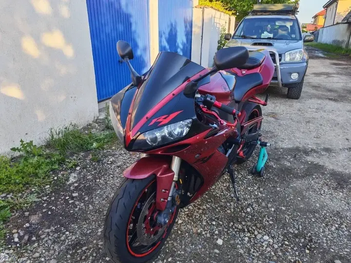 Yamaha YZF 1000 R1