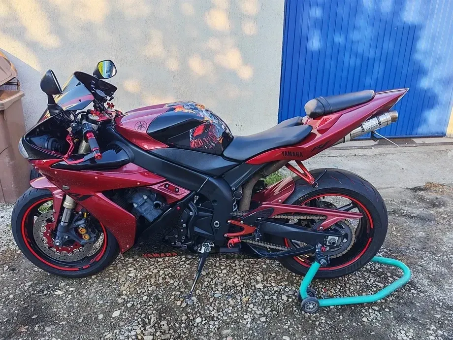 Yamaha YZF 1000 R1 — imagine 3