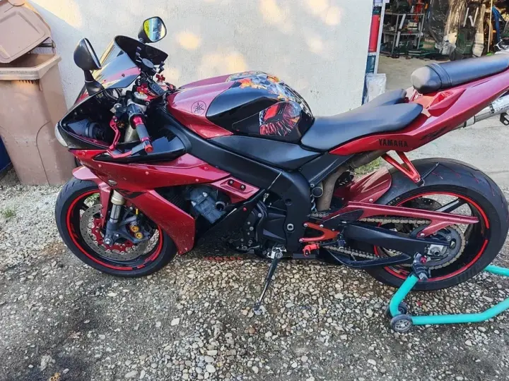 Yamaha YZF 1000 R1