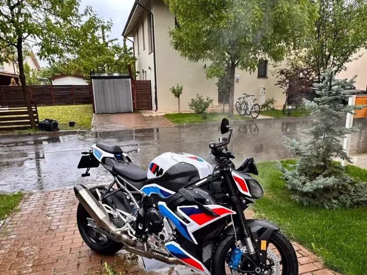 BMW M 1000 R