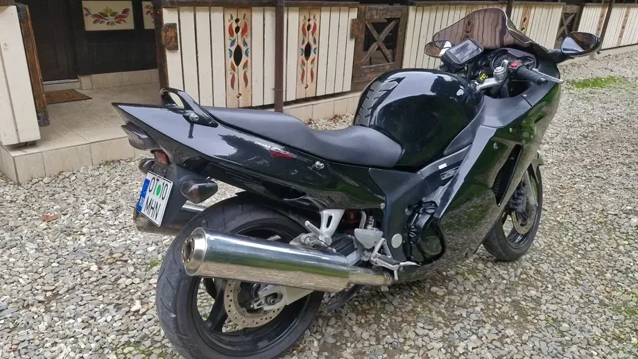 Honda CBR 1100XX Super Blackbird — imagine 2