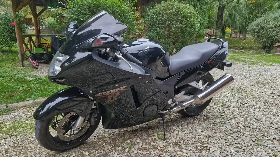 Honda CBR 1100XX Super Blackbird — imagine 3