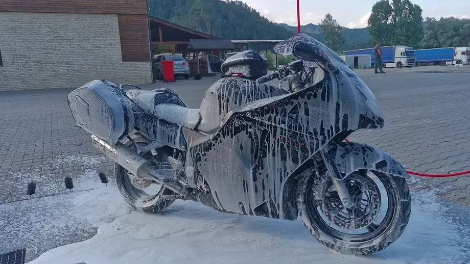 Honda CBR 1100XX Super Blackbird — imagine 6