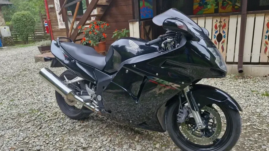 Honda CBR 1100XX Super Blackbird — imagine 4