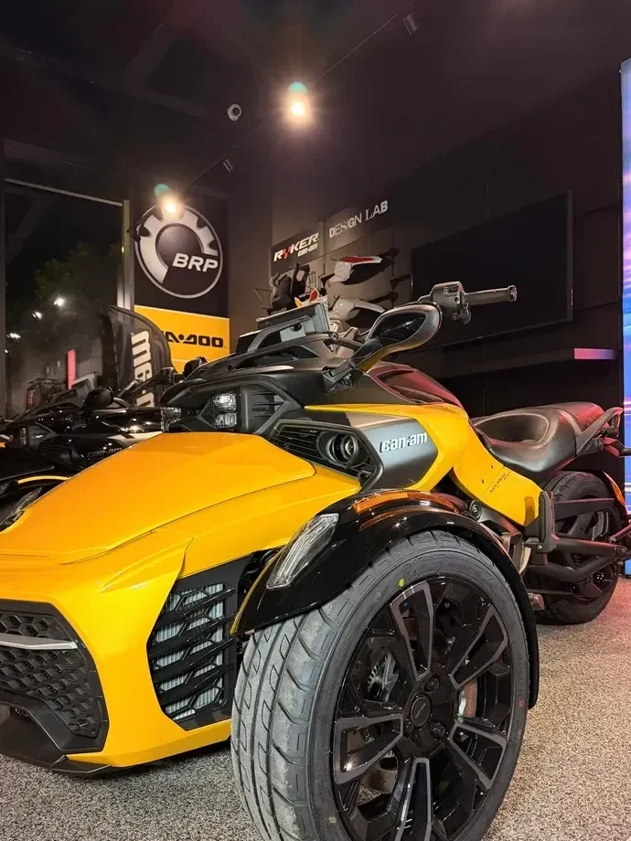 Can-Am Spyder — imagine 4