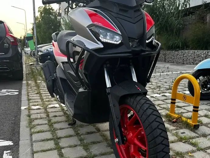 Aprilia SR GT
