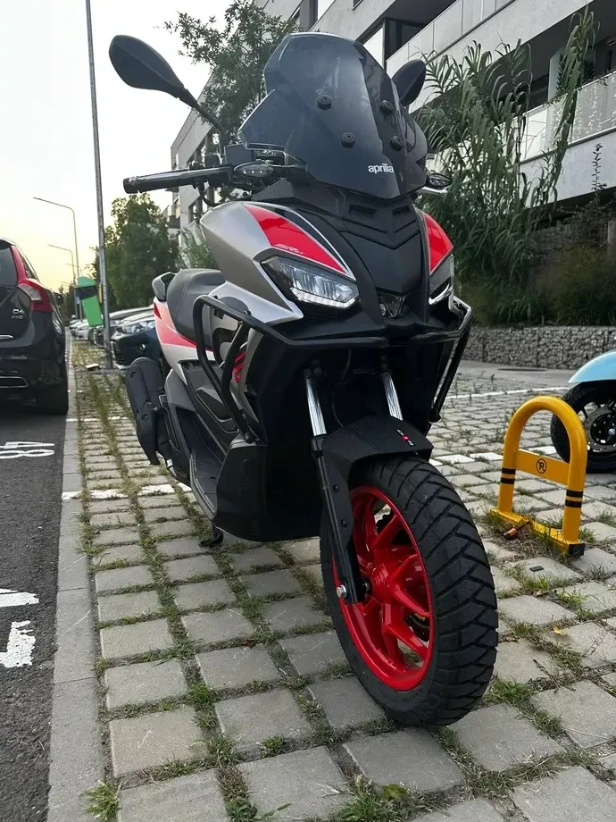 Aprilia SR GT — imagine 2