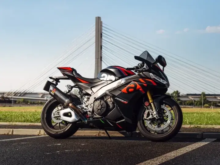 Aprilia RSV-4 Factory