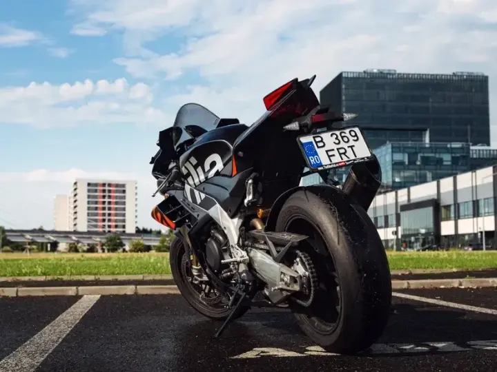 Aprilia RSV-4 Factory