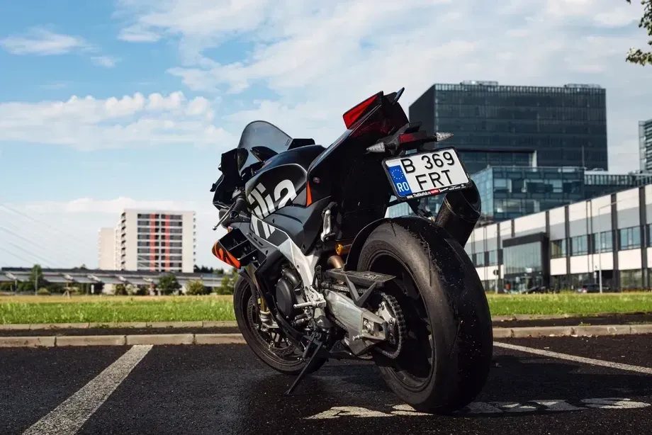 Aprilia RSV-4 Factory — imagine 5