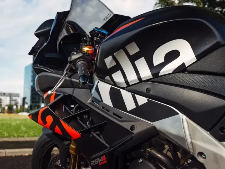 Aprilia RSV-4 Factory