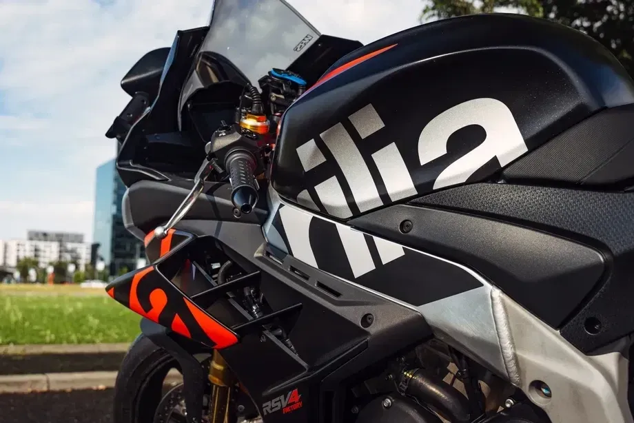 Aprilia RSV-4 Factory — imagine 6