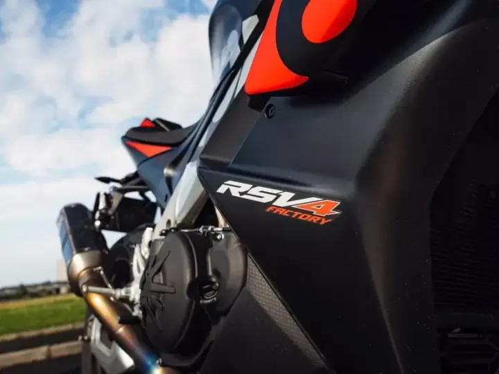 Aprilia RSV-4 Factory