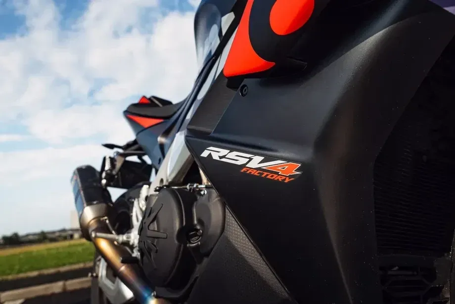 Aprilia RSV-4 Factory — imagine 4