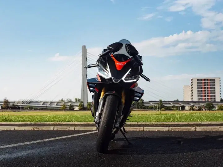 Aprilia RSV-4 Factory