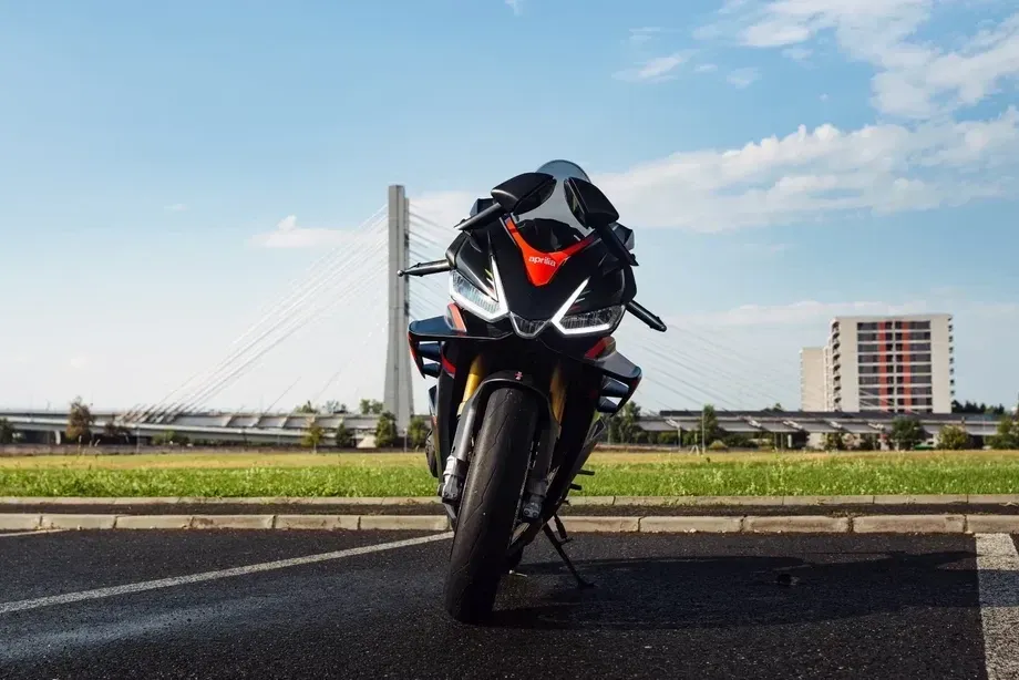 Aprilia RSV-4 Factory — imagine 2