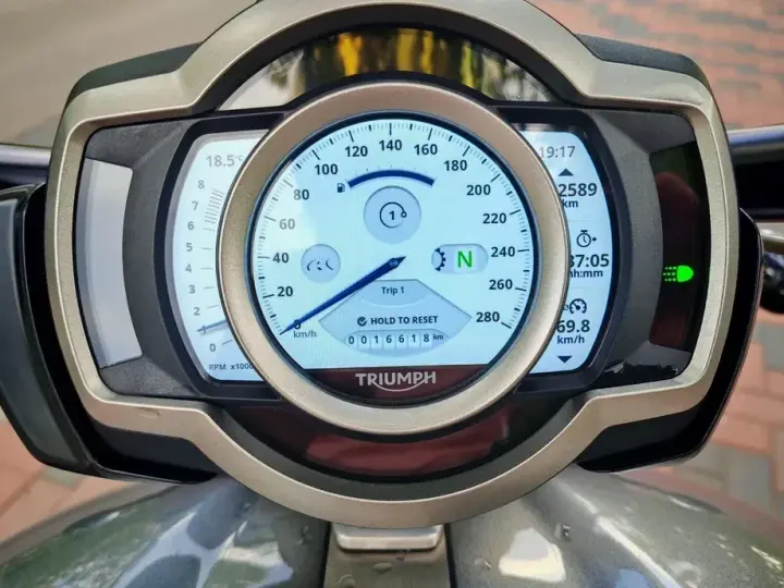 Triumph Rocket 3 R Black