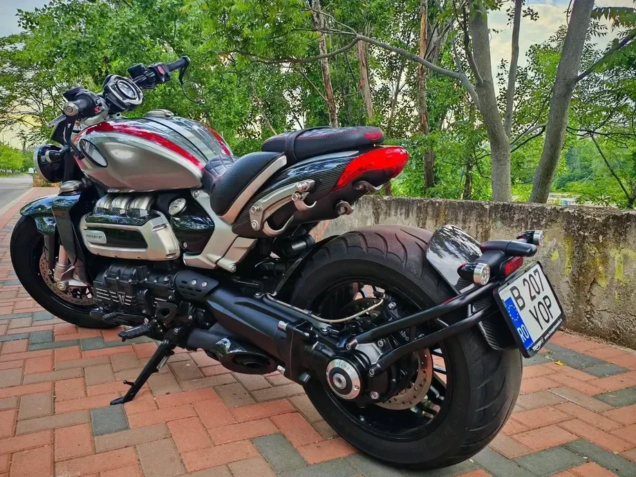 Triumph Rocket 3 R Black — imagine 4