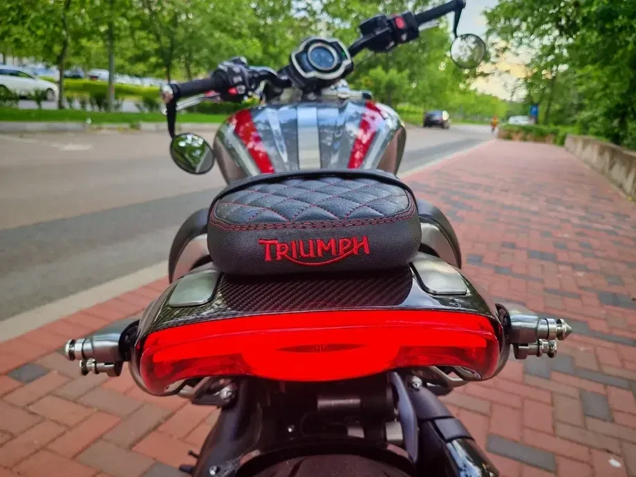 Triumph Rocket 3 R Black — imagine 6