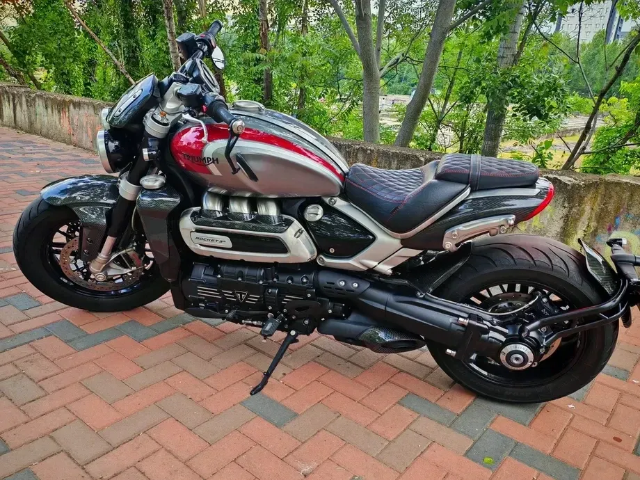Triumph Rocket 3 R Black — imagine 2