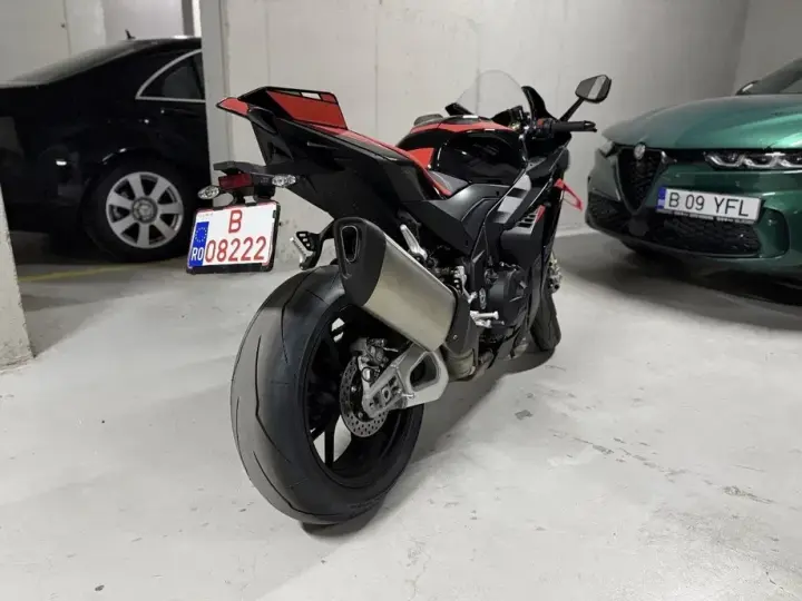 Aprilia RSV-4 Factory