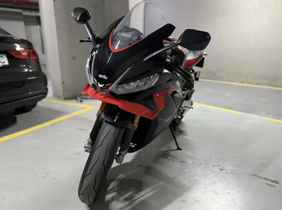 Aprilia RSV-4 Factory — imagine 2