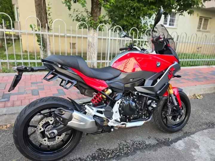 BMW F900XR