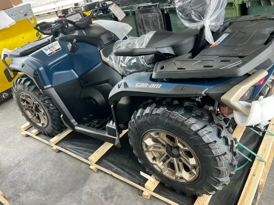 Can-Am Outlander Max — imagine 3