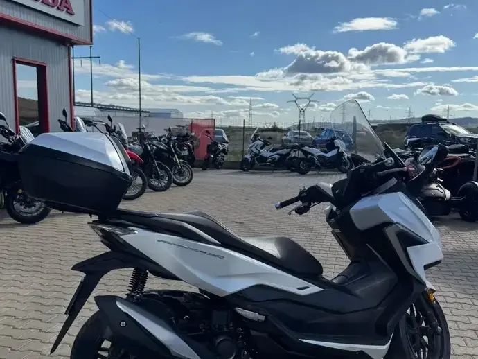 Honda Forza 350