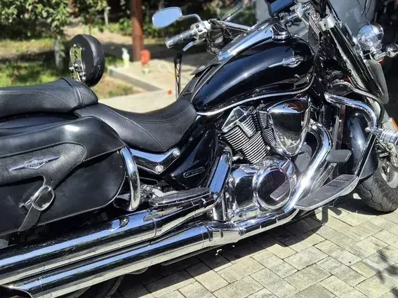 Suzuki Boulevard C109R