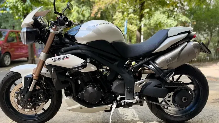 Triumph Speed Triple S — imagine 2